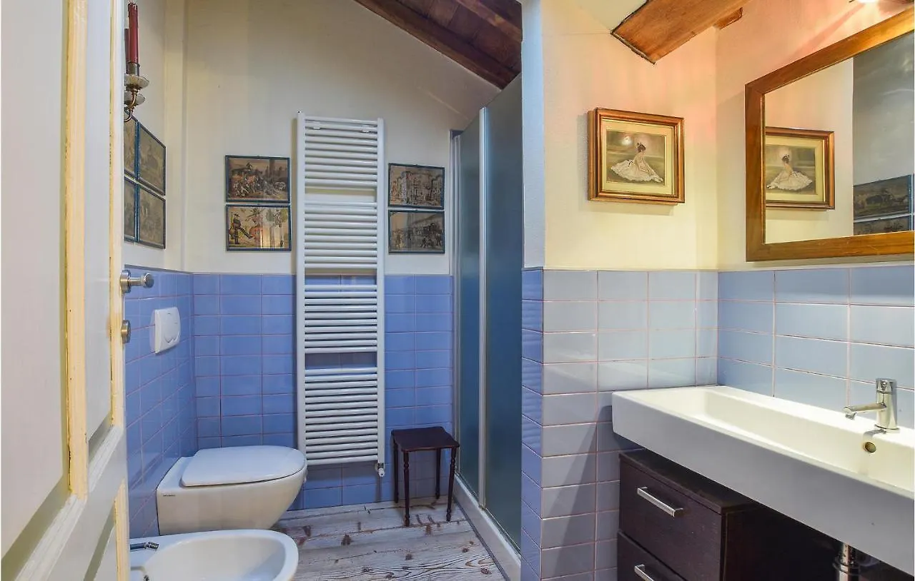 4 Bedroom Cozy Apartment In Mantova Itálie